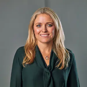 Dr Bella Smith