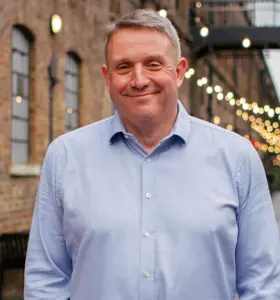 Alex Atherton - Award-winning Gen Z expert helping organisations turn generational differences into stronger, future-ready teams.