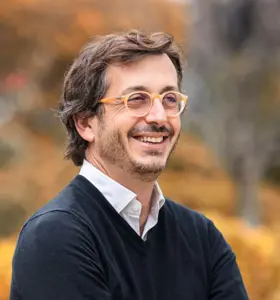 Guillem Graell - Discover how Guillem Graell transforms brands into communities that drive loyalty, growth and long-term business value.