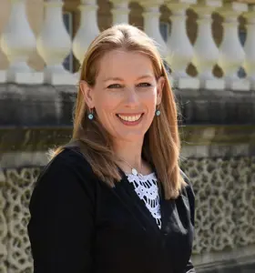 Jo Bradshaw - Everest summiteer Jo Bradshaw shares powerful lessons on leading through uncertainty, building resilience and performing under pressure.