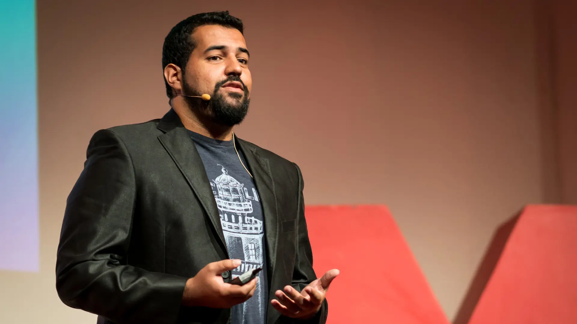 Khalid Machchate - <p>Global entrepreneur and advisor delivering sharp, actionable insights on strategy, innovation, and digital transformation across 70+ countries.</p>