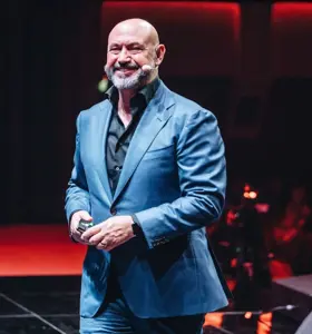 Andrew Bryant - Andrew Bryant equips leaders with self-leadership skills to thrive, perform, and lead with clarity in a fast-changing world.