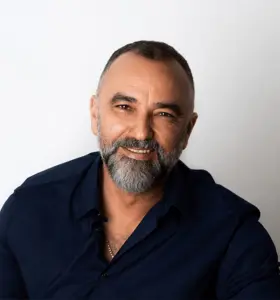 Bernardo Moya - Entrepreneur, Author, Speaker, Publisher, TV Producer &amp; Seminar Promoter helping to develop The Best You 