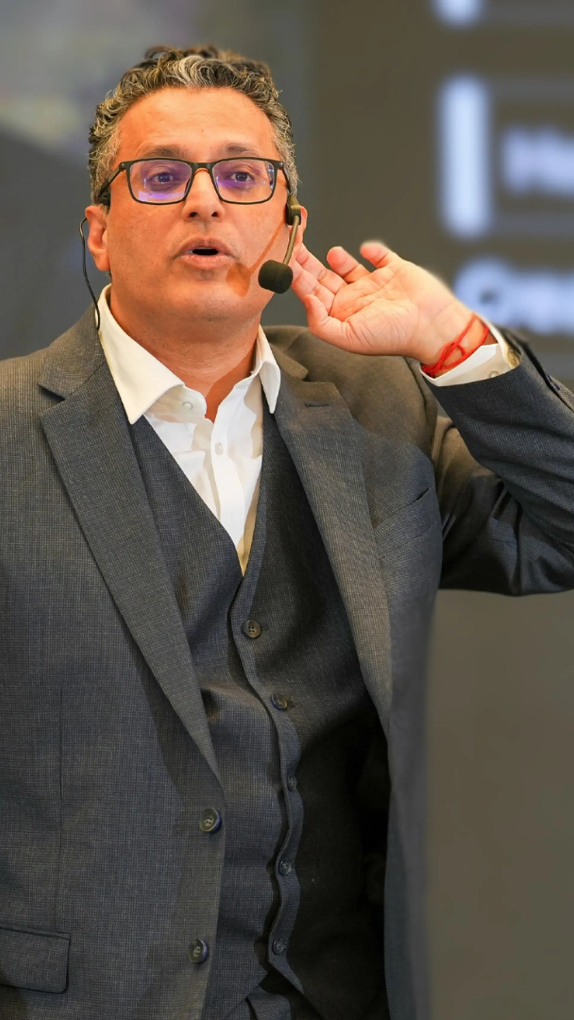 Rohit Bassi - <p>Rohit Bassi helps leaders, teams and sales professionals communicate with clarity, compassion and impact when the stakes are high.</p>
