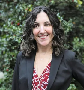 Elizabeth De Sevo - Elizabeth De Sevo inspires intentional living through her MOMents Method, helping people and organizations turn everyday moments into meaningful choices.