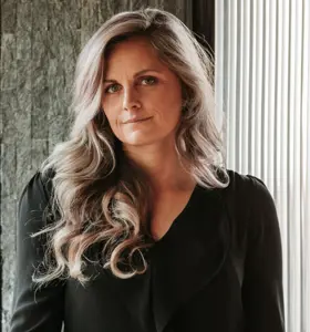 An Gaiser - An Gaiser helps professionals read hidden dynamics, manage resistance, and make sharper decisions when pressure, risk, and silence shape the room.