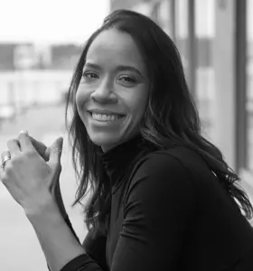 Luciana Breivik - Leadership systems expert helping founder-led companies scale with clarity, structure, and stronger decision-making.