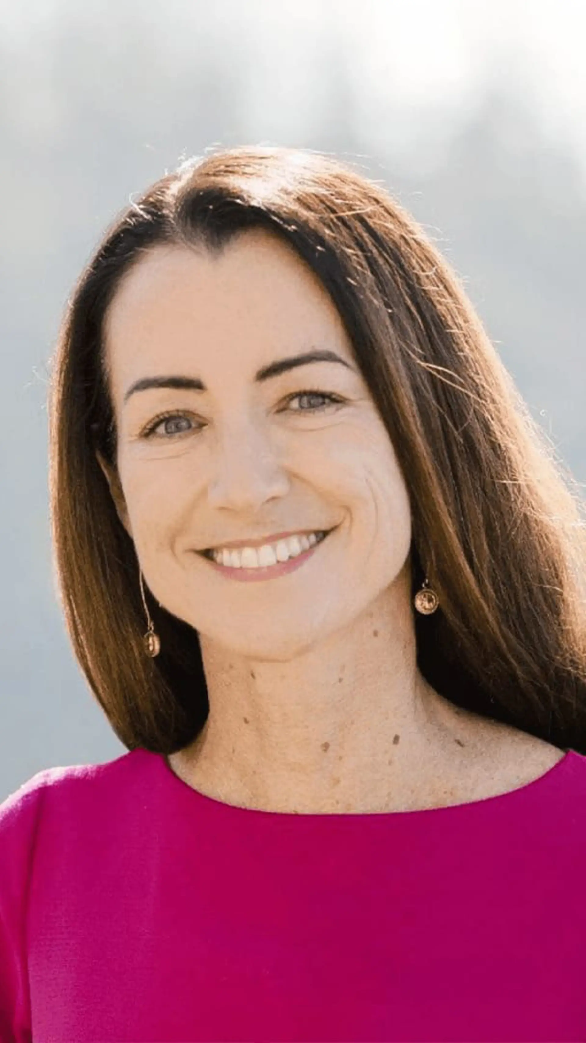 Tia Graham - Create a happier workplace! Tia’s energetic style captivates audiences, equipping them with tools to foster engagement and boost team morale.