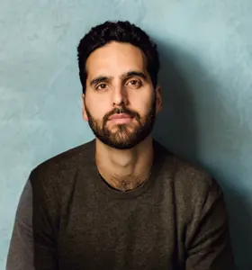 Simone Stolzoff - Workplace expert Simone Stolzoff helps organizations humanize work, drawing insights from IDEO, Stanford, and his bestselling book The Good Enough Job.