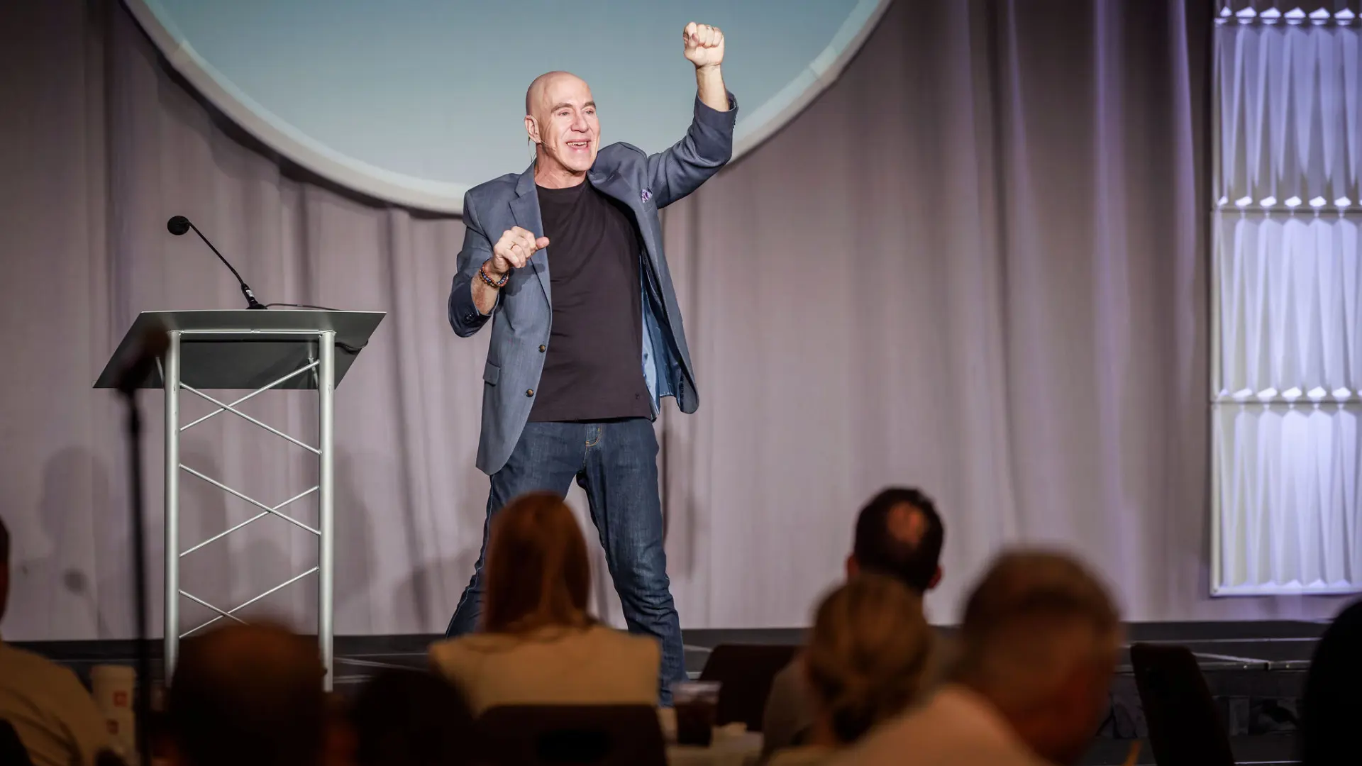 Gregg Brown - <p class="MsoNormal">Leadership expert, bestselling author and global keynote speaker helping organizations lead change and prepare for the future of work.</p>
