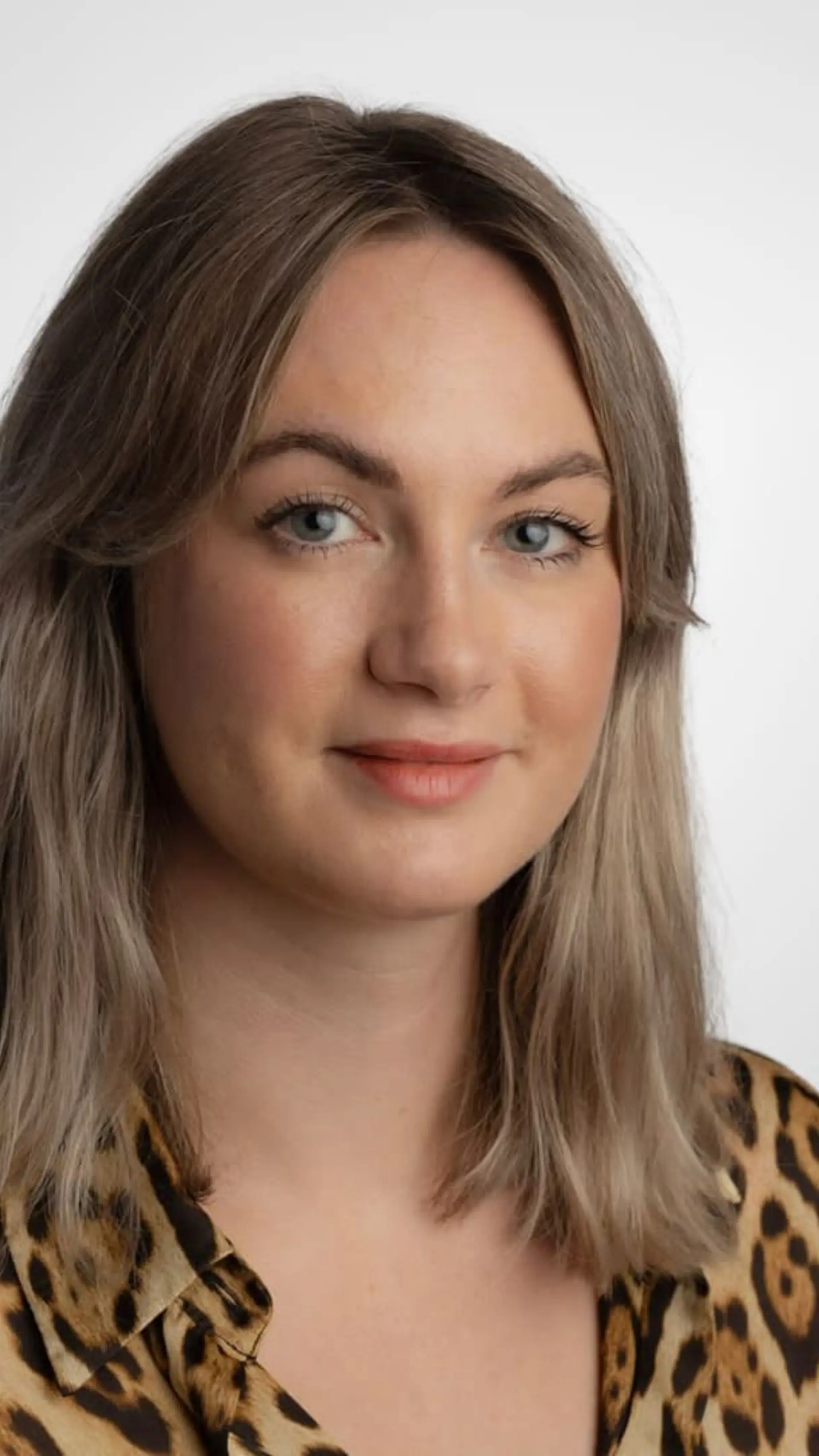 Cristina Criddle - Engage Cristina Criddle, a seasoned tech journalist, to explore the cutting-edge innovations in AI and their implications for the modern workforce.