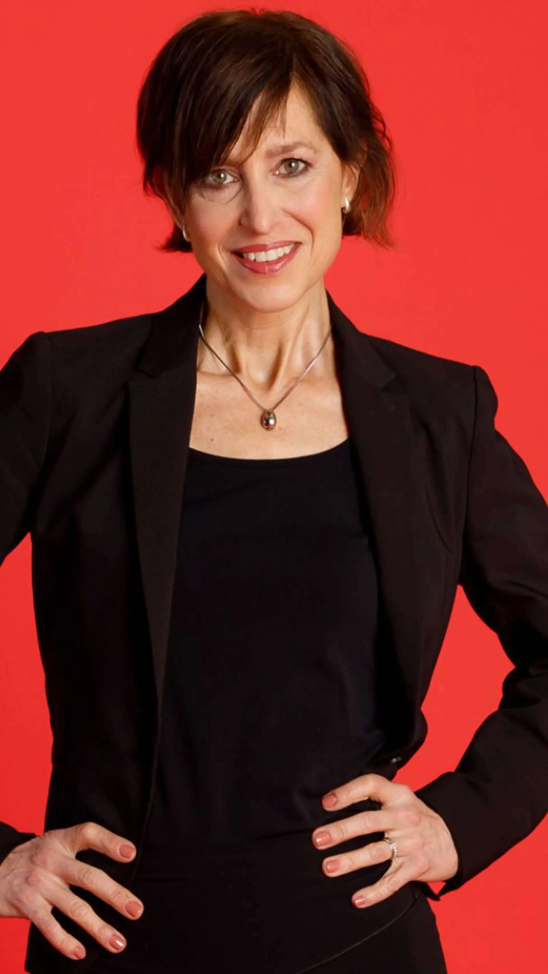 Fiona Passantino - <p data-start="304" data-end="498">Fiona Passantino helps leaders and professionals understand AI and use it with confidence, creativity and human connection in the modern workplace.</p>