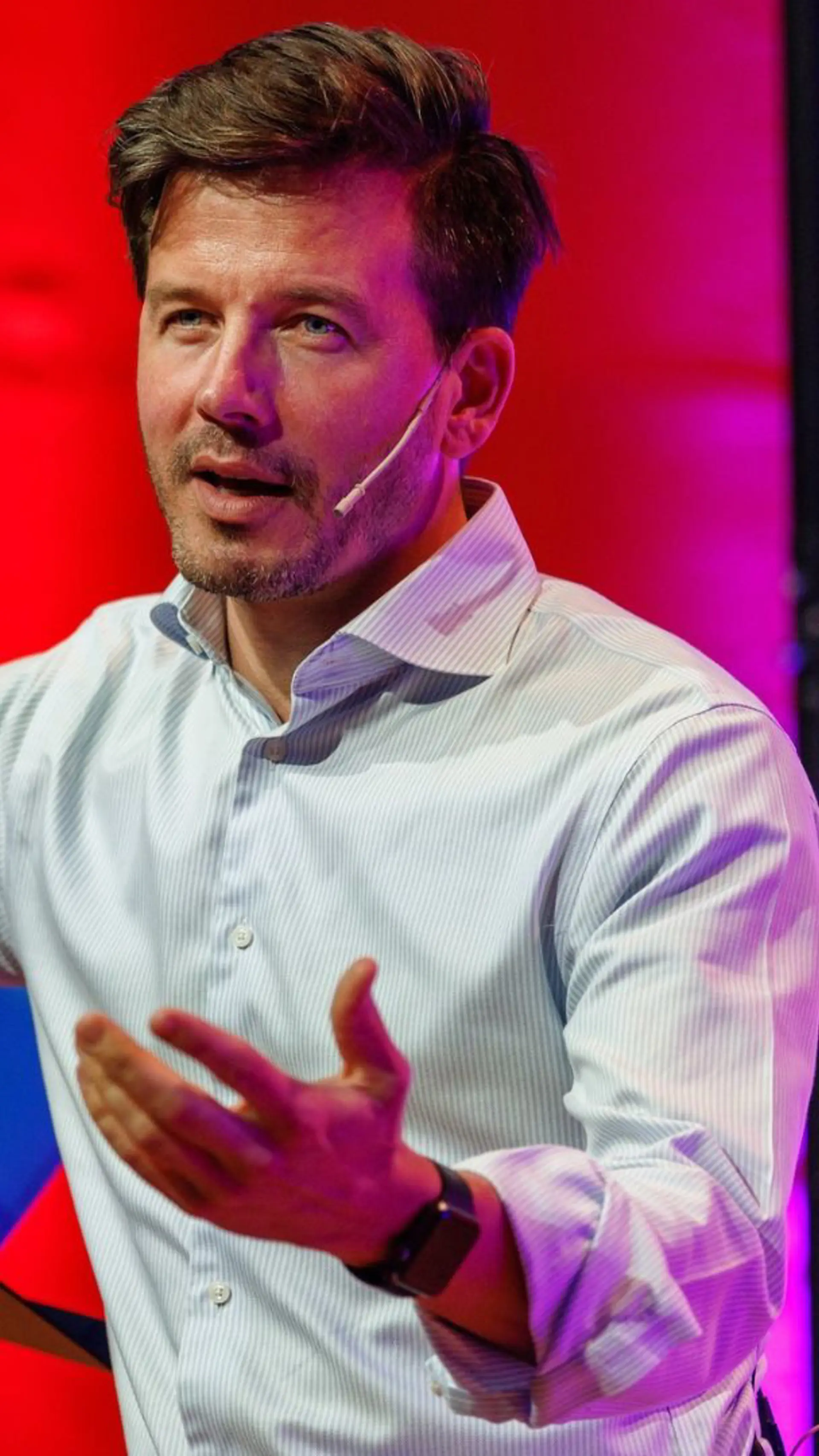 Jarno Duursma - <p data-start="273" data-end="408">International AI speaker and author turning complex tech into clear, strategic action.</p>