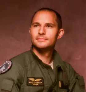 Aleš Svoboda - Fighter pilot and astronaut in training sharing real-world lessons in high-stakes decision-making and performance under pressure.