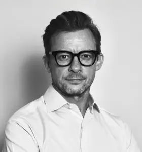 Jason Richardson - Former fighter pilot and F1 performance coach helping leaders execute with precision when the stakes are highest.