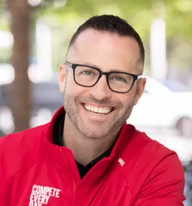 Jake Thompson - International keynote speaker helping leaders and teams overcome complacency and sustain high performance.