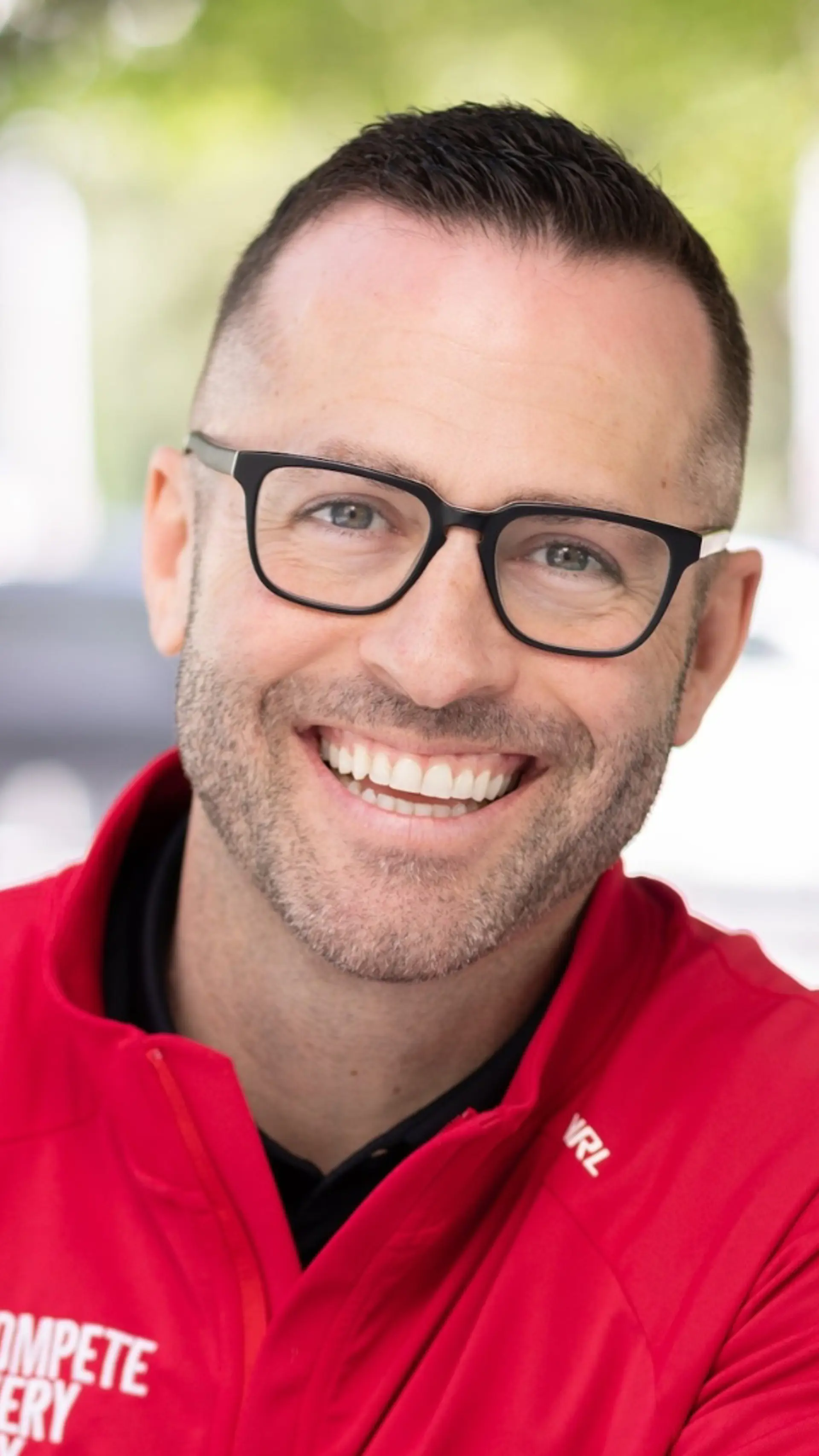Jake Thompson - <p>International keynote speaker helping leaders and teams overcome complacency and sustain high performance.</p>
