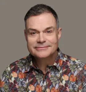 Neil Mullarkey - Neil Mullarkey helps teams and leaders unlock creativity, collaboration and confident communication through improv.