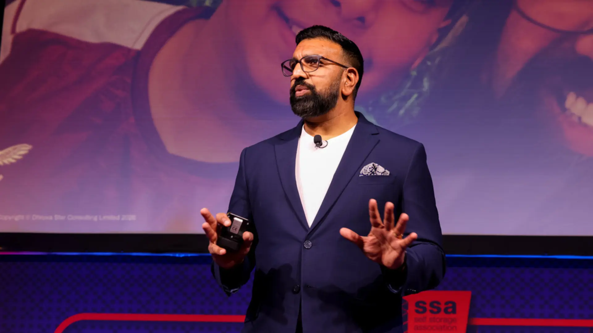 Vinay Parmar - <p>Vinay Parmar is a keynote speaker who reveals how memorable moments shape trust, customer loyalty and the choices people make.</p>