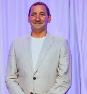 Elliot Kay - Elliot Kay inspires leaders to communicate with clarity, confidence and influence using his powerful 12 Archetypes framework.