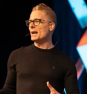 Ian Beacraft - Ian Beacraft is a Gonzo Futurist and AI expert who helps organizations turn emerging technology into innovation, growth, and cultural change.