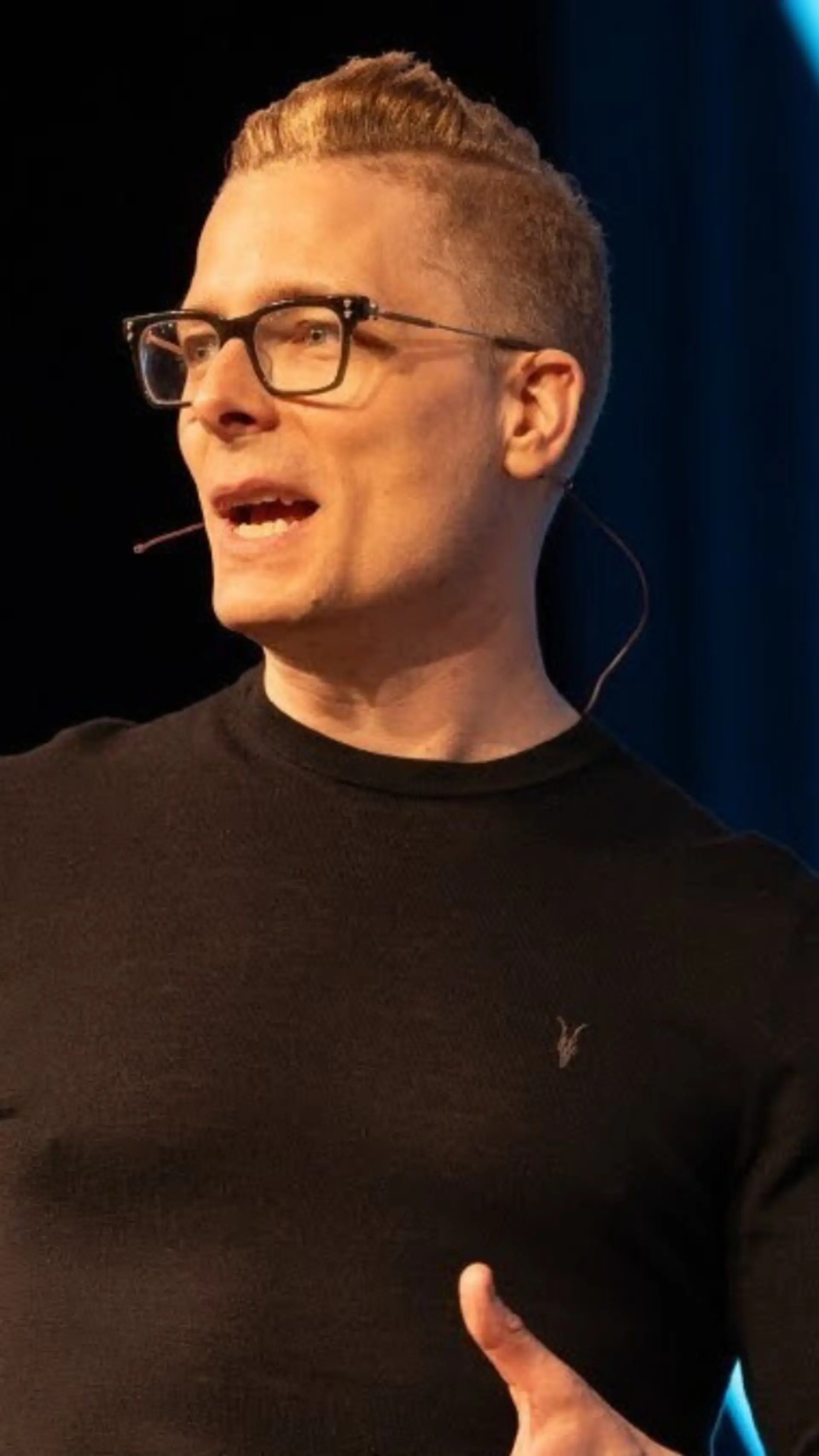 Ian Beacraft - <p>Ian Beacraft is a Gonzo Futurist and AI expert who helps organizations turn emerging technology into innovation, growth, and cultural change.</p>