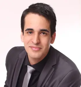 Helio Vogas - When crisis strikes, Hélio Vogas turns hesitation into clarity, training teams to lead, act, and communicate when every second counts.