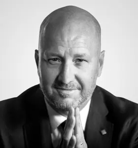 Julian Reeve - Former Music Director of Broadway’s Hamilton, Julian Reeve helps leaders and organizations create Human Advantage in the age of AI.