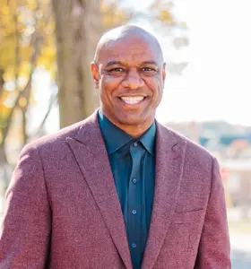 Jarrett Payton - Jarrett Payton inspires audiences with powerful stories of leadership, legacy, and character shaped by sports, family, and community.