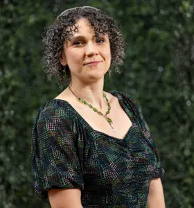 Eryn Anitavi - Eryn Anitavi delivers sharp, tactical strategies for neurodivergent leaders seeking clarity, stability, and sustainable business growth.