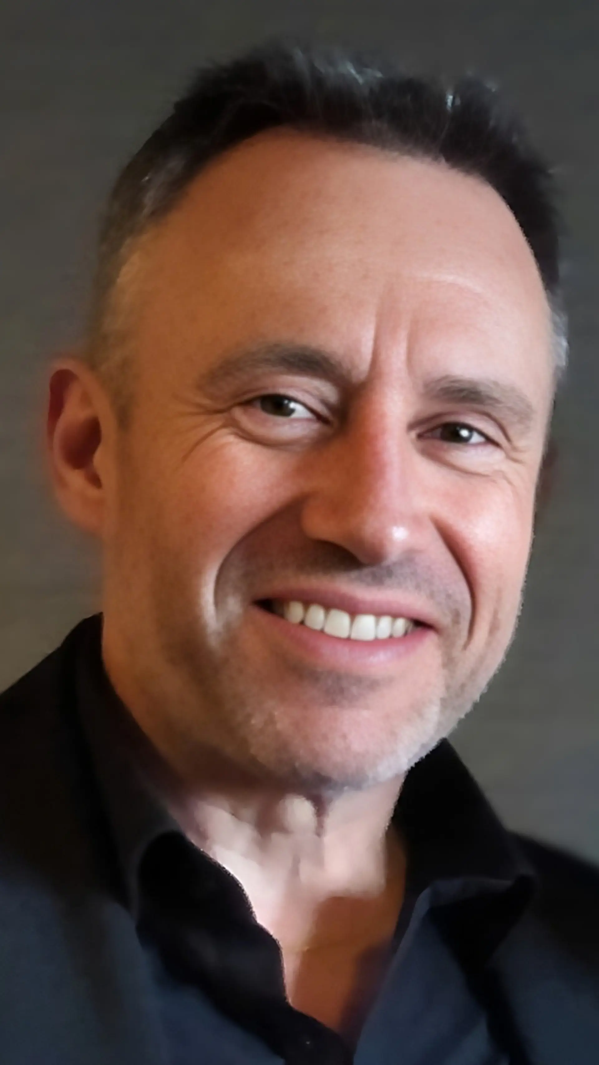 Adrian Hayes - <p>Adrian Hayes combines extreme adventure, military experience and business leadership to inspire stronger leaders, teams and mindsets.</p>