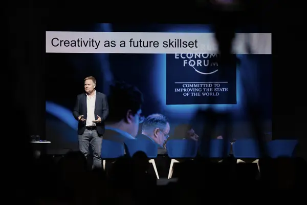 Think Outside the Box - with Artificial Intelligence