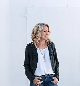 Ashley Fox - Keynotes on overcoming challenges and motivating yourself from one of the NFL's most respected sports journalists 