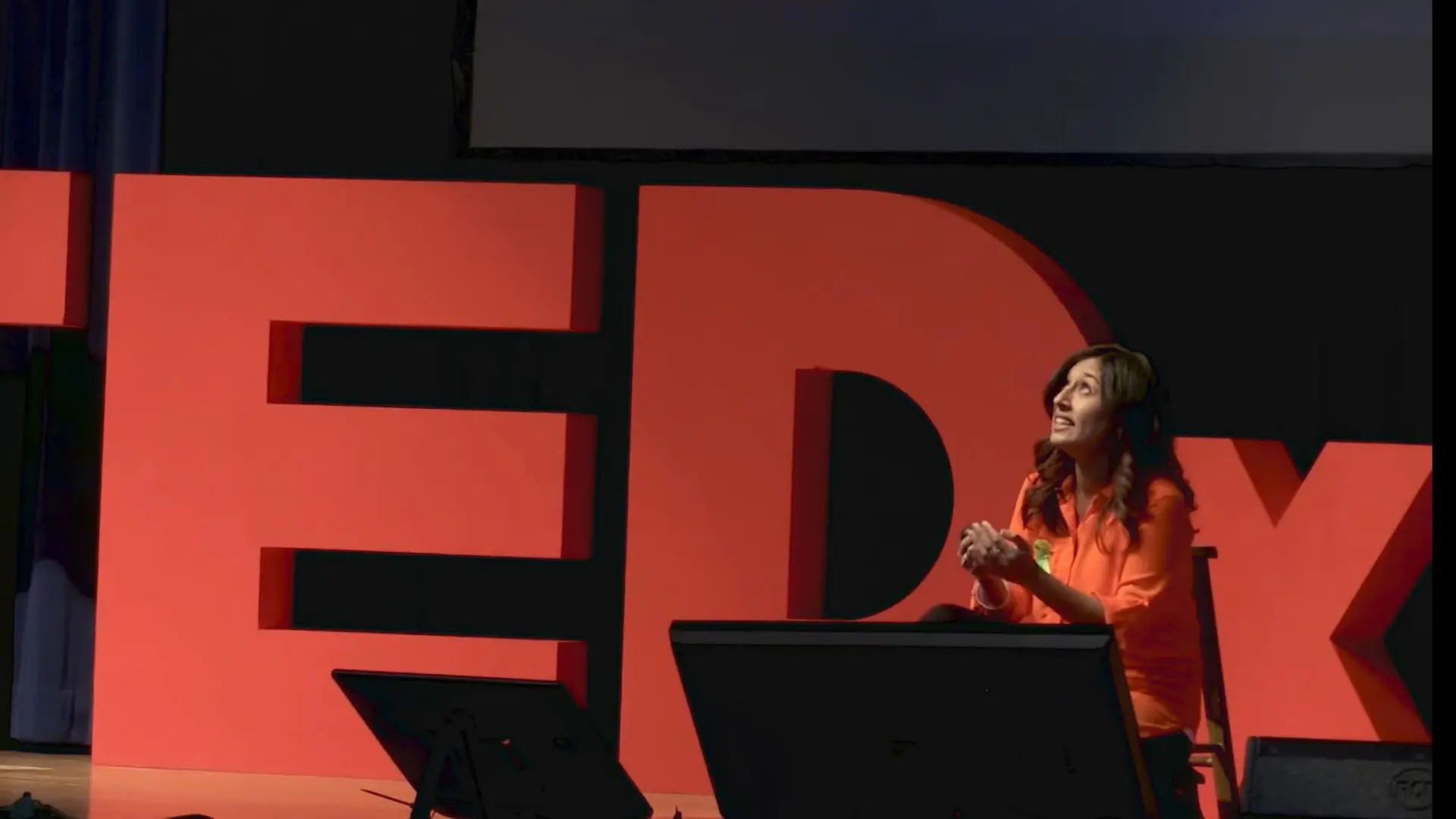 Hufsa Ahmad - <p>Hufsa Ahmad combines psychotherapy, lived experience and humor to spark powerful conversations on AI, mental health, burnout and resilience.</p>