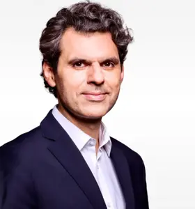 Ali Aslan - Ali Aslan is a globally recognized TV host and moderator, known for leading high-level discussions with world leaders and shaping global conversations.