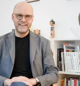 Bernhard Kerres - Former opera singer and CEO helping leaders master performance, coaching, and AI-driven leadership.