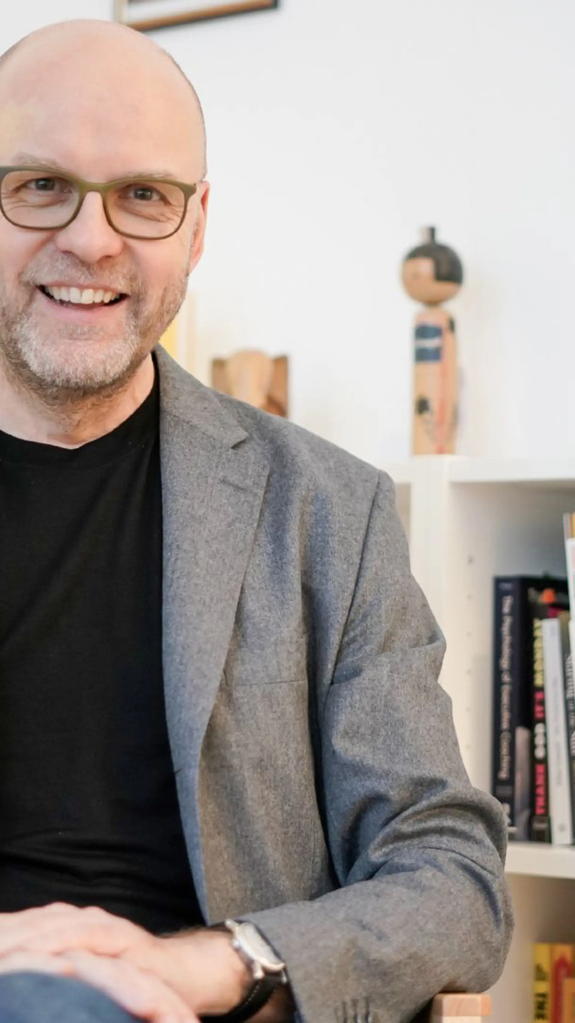 Bernhard Kerres - <p data-start="230" data-end="356">Former opera singer and CEO helping leaders master performance, coaching, and AI-driven leadership.</p>