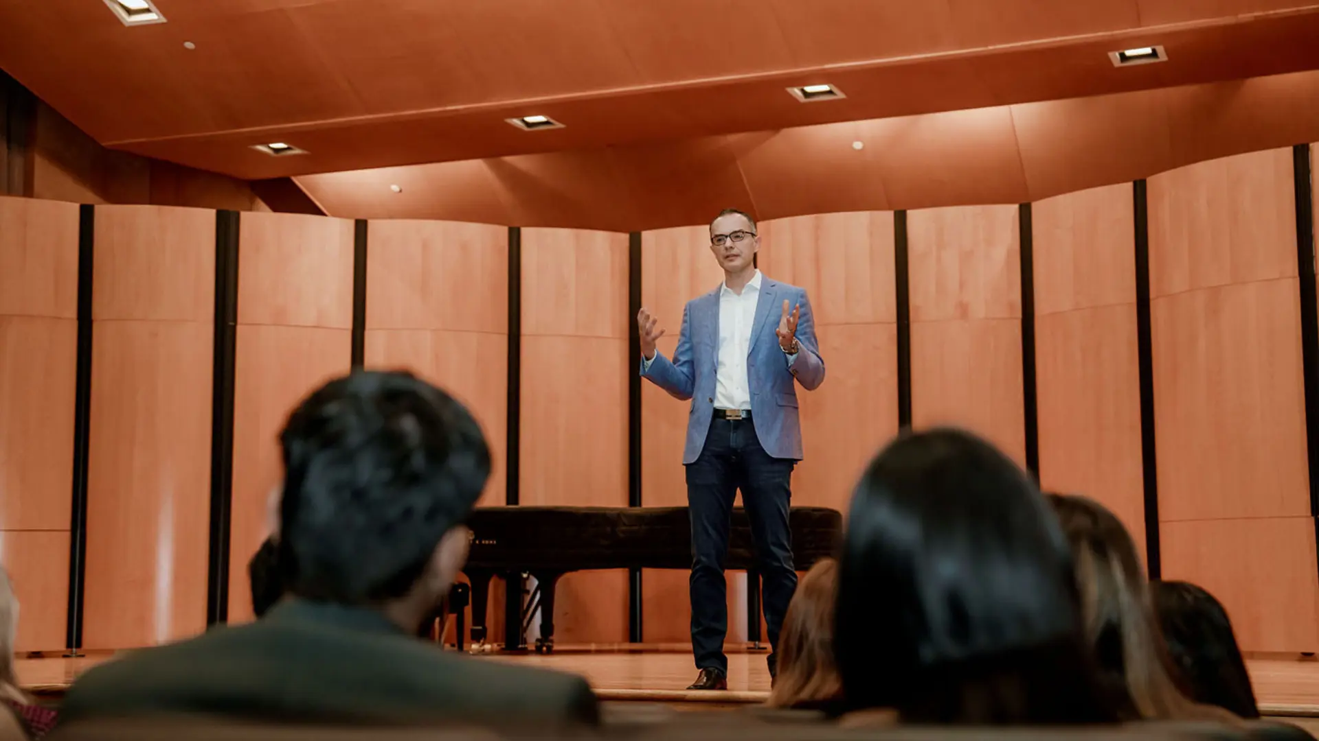 Amer Kaissi - <p data-pm-slice="1 1 []">Dr. Amer Kaissi helps leaders combine humility, ambition, trust and accountability to build stronger teams and workplace cultures.</p>