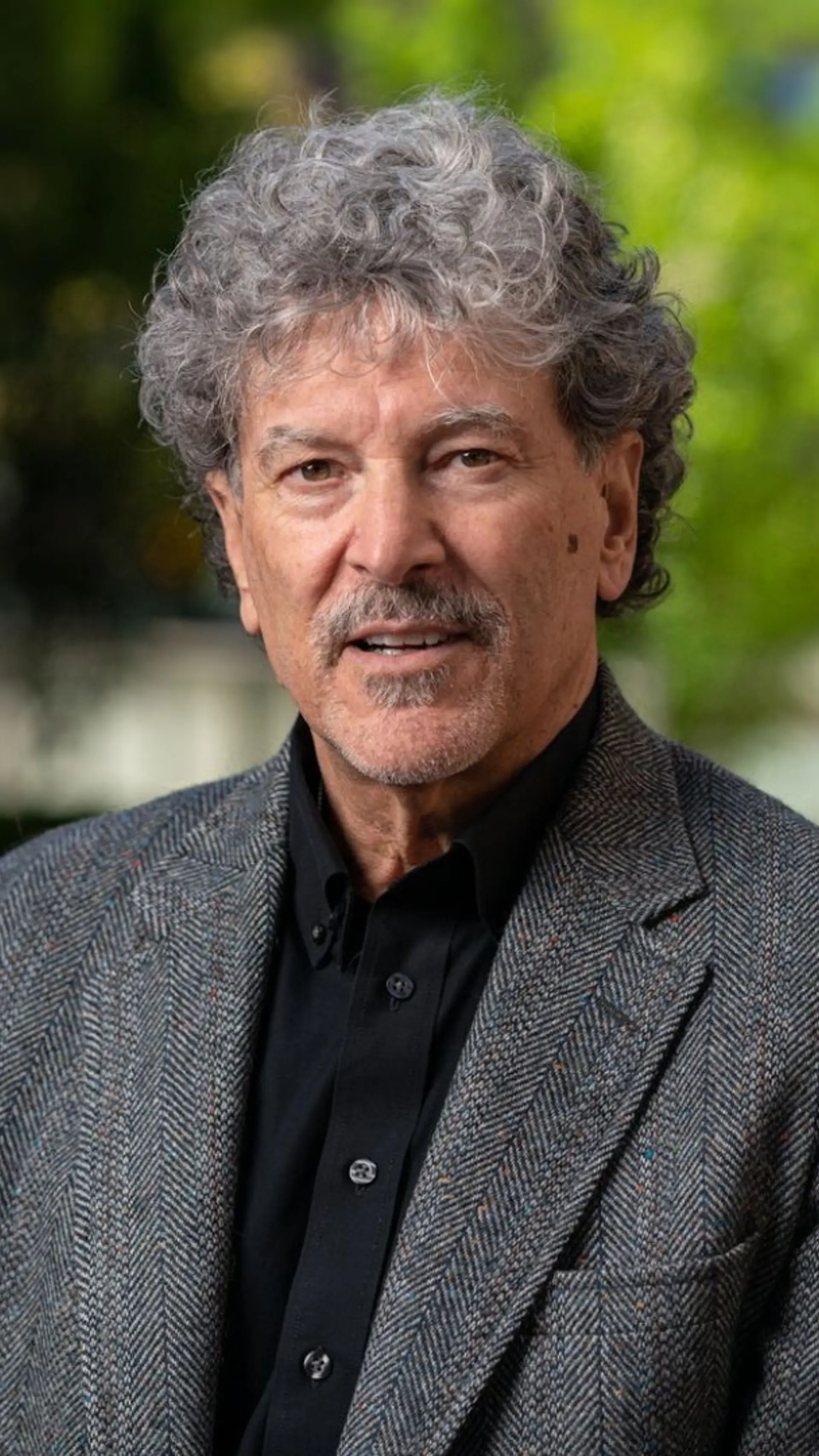 S. Chris Edmonds - <p>Build a culture where respect and results drive lasting performance.</p>