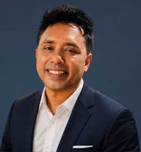 Bobby Dsouza - Motivational speaker, author and musical keynote speaker inspiring leaders and teams to perform, adapt and rise.