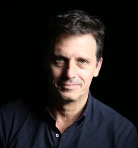 Etienne van der Walt - Discover how neuroscience and living systems thinking transform leadership, resilience, and sustainable organisational performance.