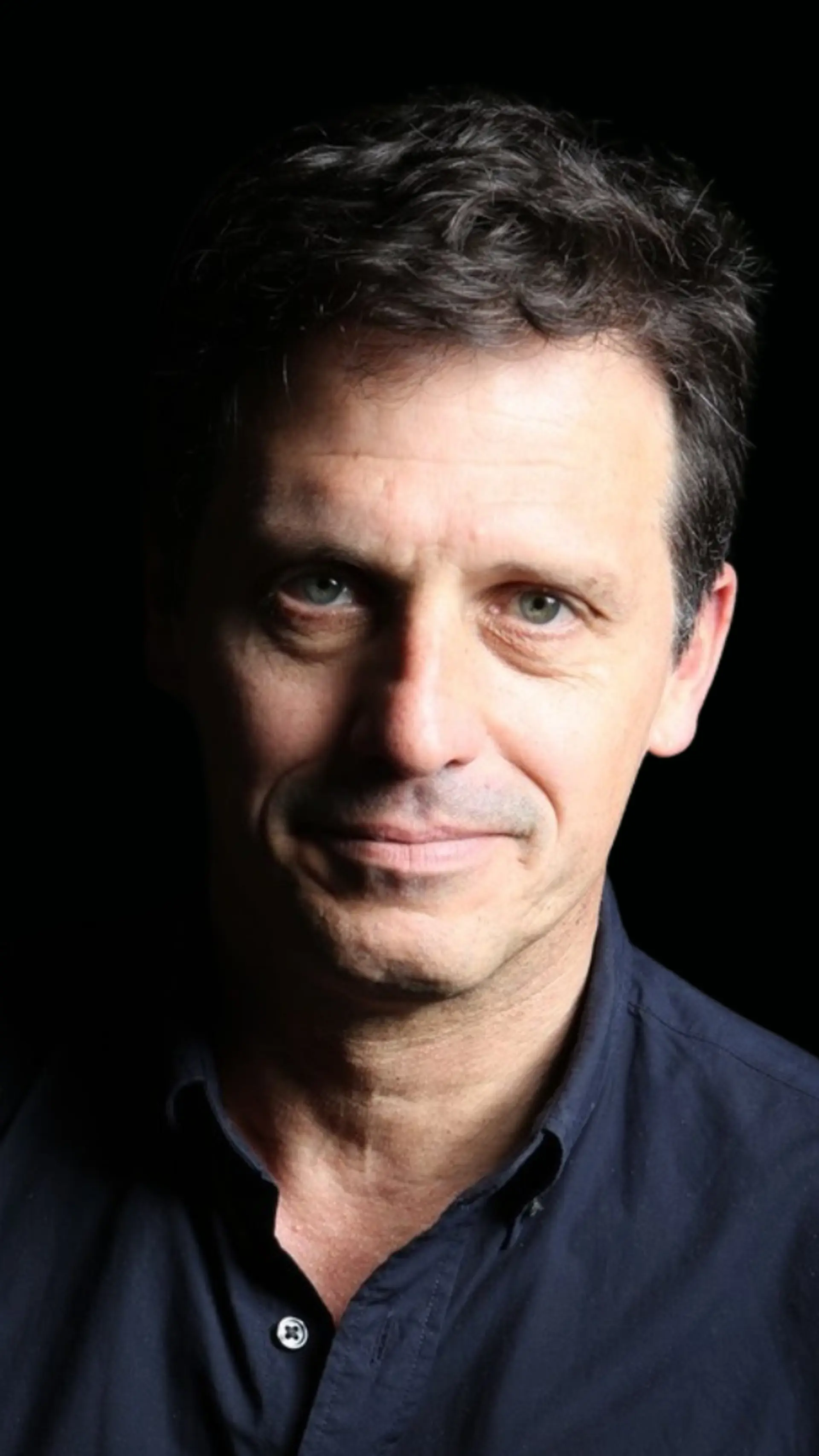 Etienne van der Walt - <p>Discover how neuroscience and living systems thinking transform leadership, resilience, and sustainable organisational performance.</p>