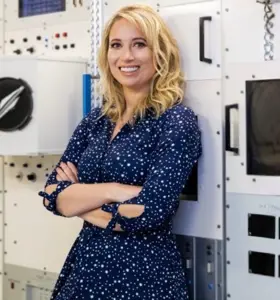 Sarah Cruddas - International space journalist and TV host bringing the future of space down to Earth.
