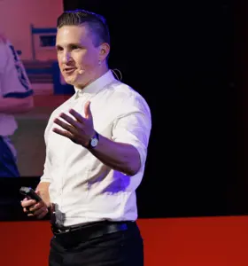 Paul McVeigh - From Premier League footballer to performance expert, Paul McVeigh equips leaders with the mindset to perform at the highest level.