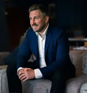 Tim Castle - Tim Castle helps leaders and professionals negotiate, influence, and perform at their best in an AI-driven, high-pressure world.