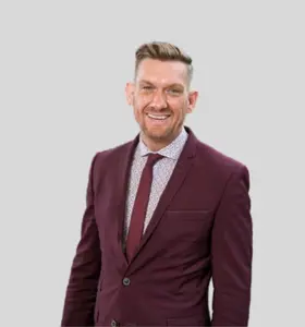 Peter Avis - Peter Avis, UK Restaurant Manager of the Year, empowers leaders to build engaged teams and unforgettable customer experiences.