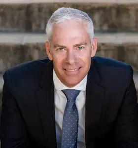 Erik Vermeulen - Erik Vermeulen helps leaders and teams thrive in uncertainty through behavioural science and the Adventure Mindset.