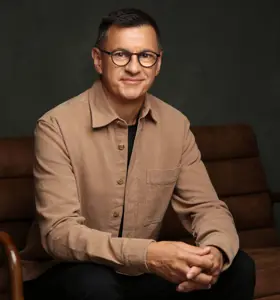 Allister Frost - Future-Ready Mindset Expert, helping leaders and teams keep up and thrive in an ever-changing world