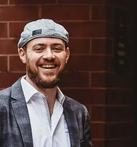 Ari Gunzburg - Unlock your team's potential with Ari Gunzburg! His engaging keynotes on resilience and possibility will energize your organization to achieve greatness.