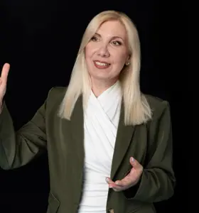 Avra Lyraki